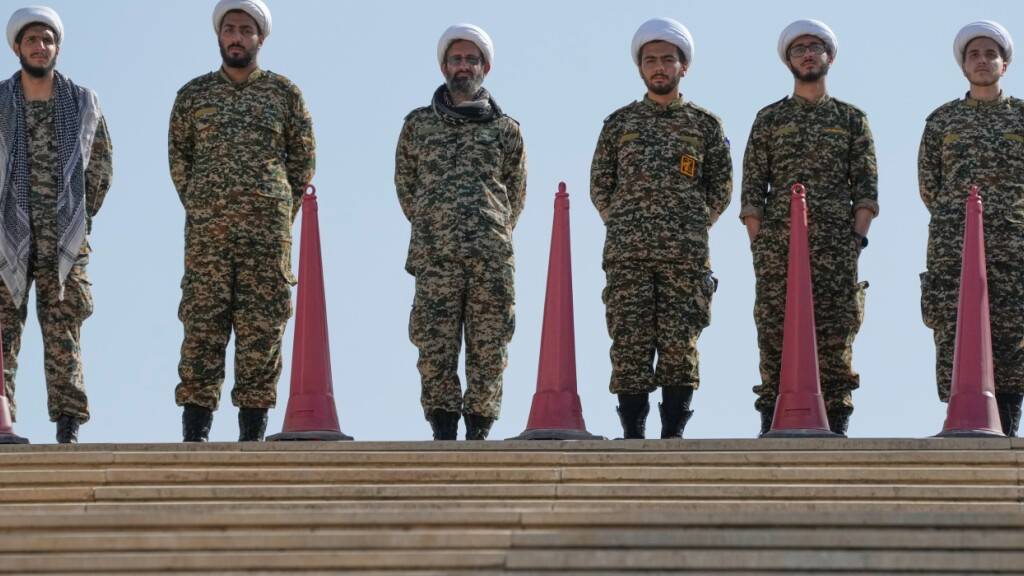 Ausländische Gäste im Iran zu Trauerfeier für Chamenei