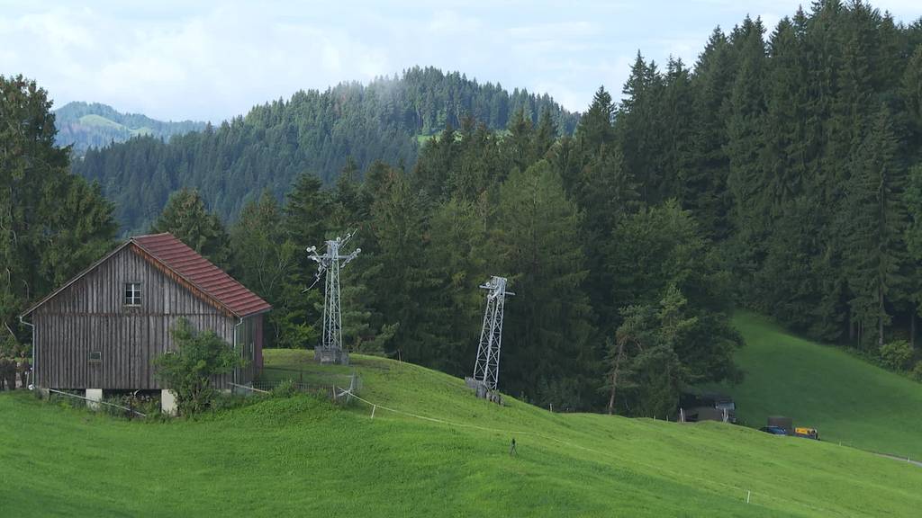 Militärübung: Alter Skilift in Degersheim wird gesprengt