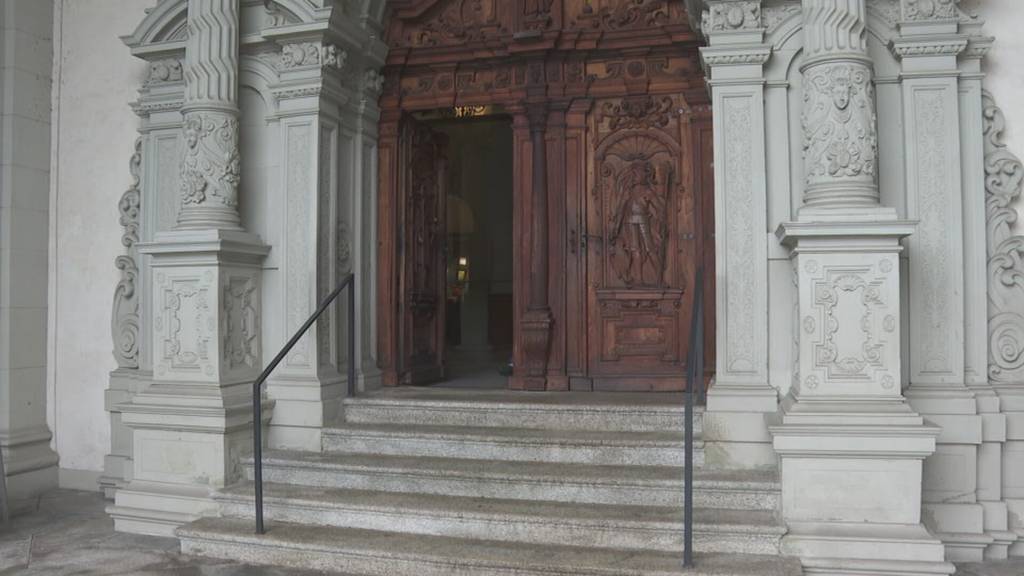 Anwalt spricht über Mobbingfälle bei der Kirche St. Leodegar – Kirche nimmt Stellung