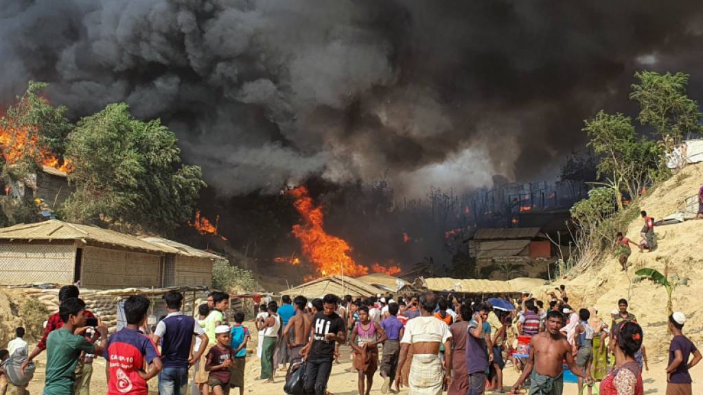 Mindestens sieben Tote bei Brand in Flüchtlingslager in Bangladesch