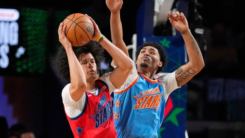 Kyshawn George (links) gewinnt mit seinem Team das Turnier der «Rising Stars»