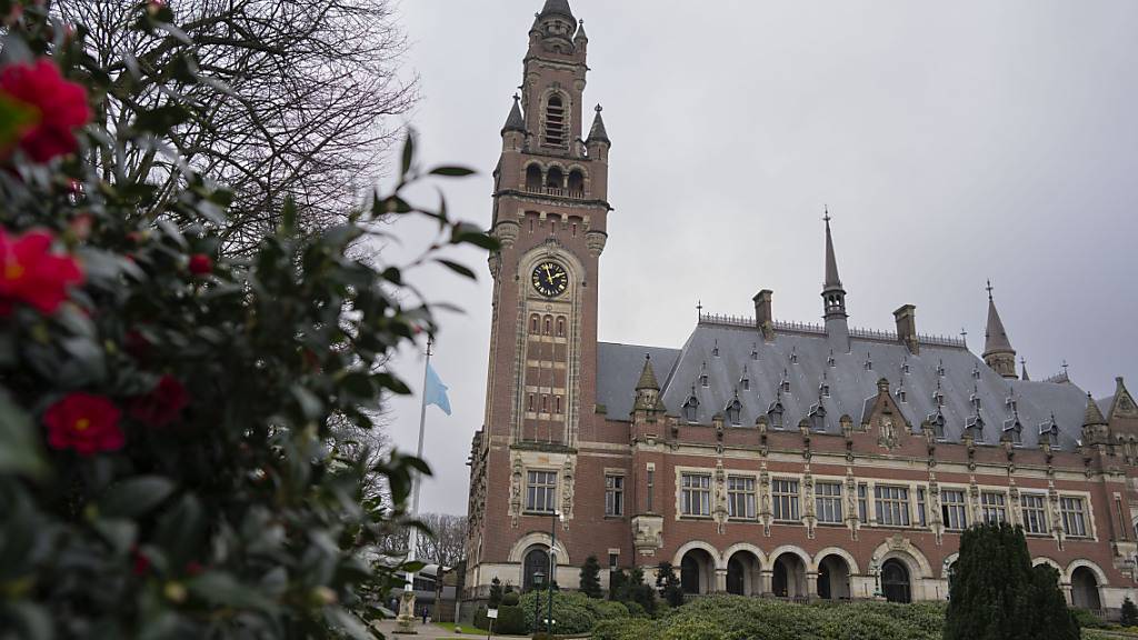 ARCHIV - Ein Blick auf den Friedenspalast. Sitz des Internationalen Gerichtshofes in Den Haag. Foto: Peter Dejong/AP/dpa