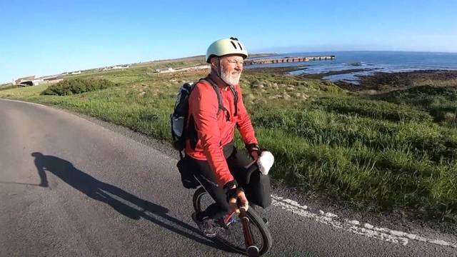 69-jähriger Einrad-Abenteurer trotz Immundefekt