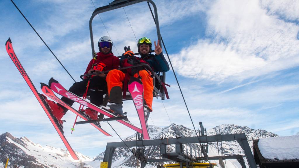 Beim Skifahren geht es hoch hinaus - und auch die Eintrittspreise steigen leicht. (Achivbild)