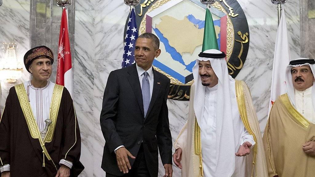 US-Präsident Barack Obama, links von ihm Omans Premierminister, rechts von ihm der saudische König und der König von Bahrain.