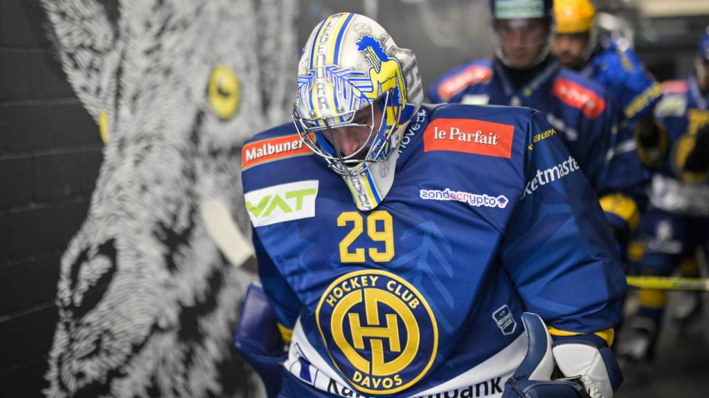 Der HC Davos mit Goalie Sandro Aeschlimann befindet sich auf einer Mission