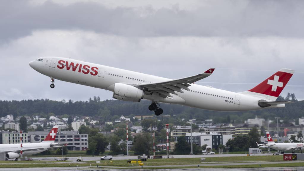Im November registrierte der Flughafen Zürich 20'017 Starts und Landungen. (Archivbild)