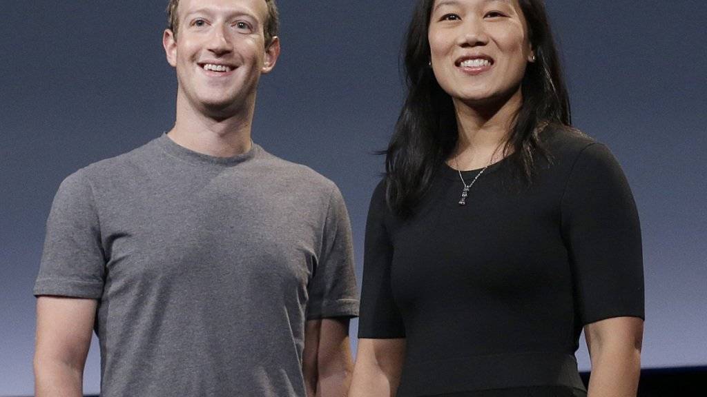 Mark Zuckerberg und seine Frau Priscilla Chan sind stolz auf Tochter Max: Sie hat ihr erstes Wort gesprochen - nicht «Mama», nicht «Papa», sondern «Dog». (Archivbild)