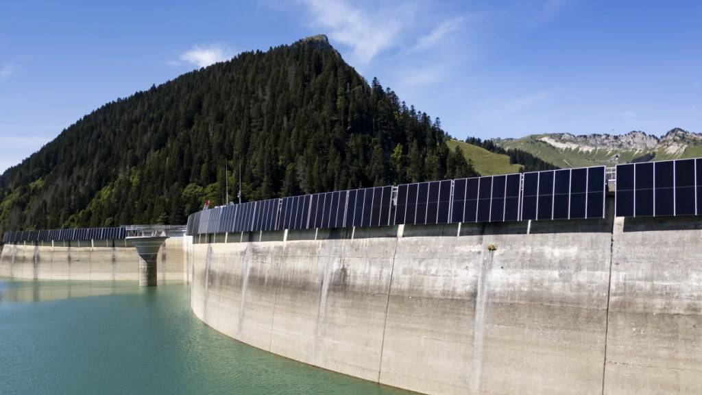 In der Schweiz sind 704 Wasserkraft-Zentralen mit einer Leistung grösser als 300 Kilowatt in Betrieb. Ihre maximale mögliche Leistung ab Generator ist um 43 Megawatt gestiegen. (Archivbild)