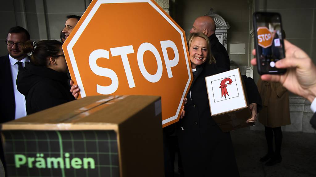 Das Parlament will dem Krankenkassenprämienwachstum mit einer Kostenbremse-Vorlage entgegenwirken. Diese ist auf der Zielgeraden. (Archivbild)