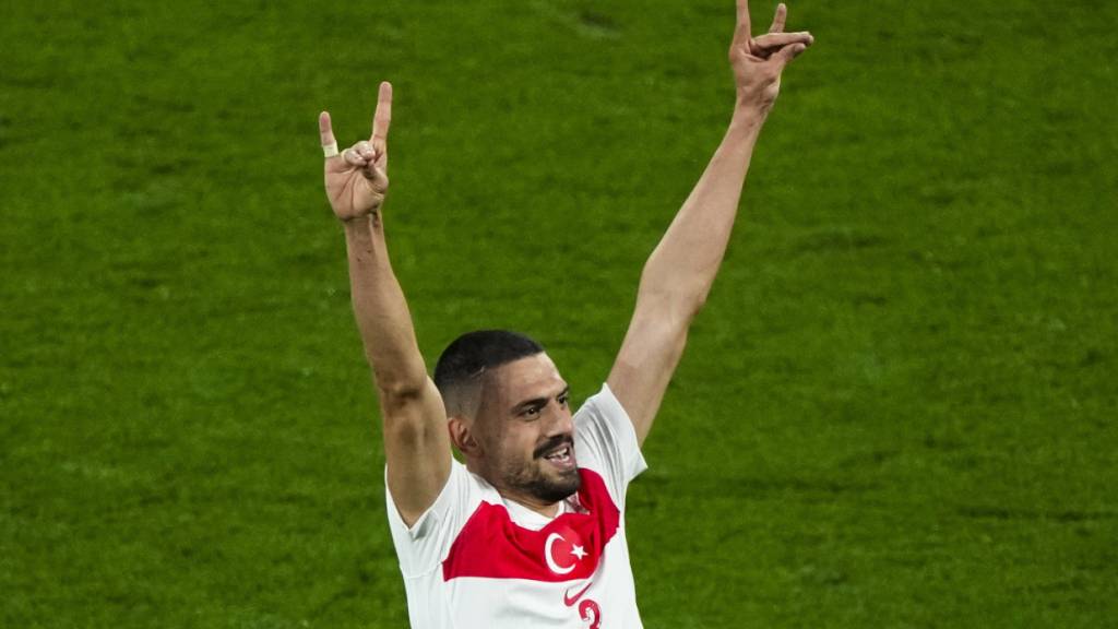 Merih Demiral bei seinem unerlaubten Torjubel im Achtelfinal gegen Österreich