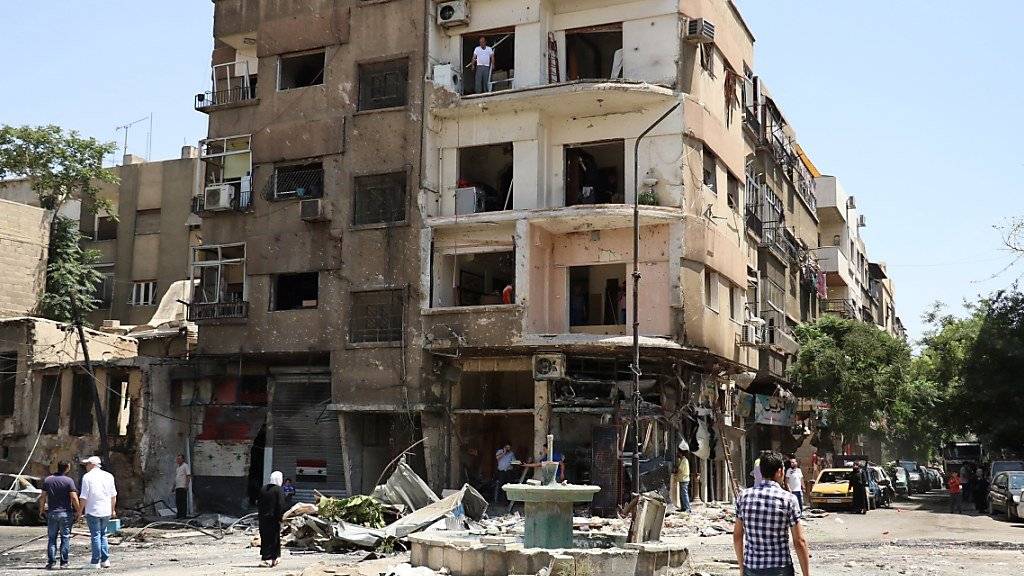 Längst ist auch Damaskus nicht mehr sicher vor Bomben. Der Krieg traf die syrische Hauptstadt erst vor fünf Tagen mitten im Zentrum. Nun soll eine Waffenruhe das ändern.