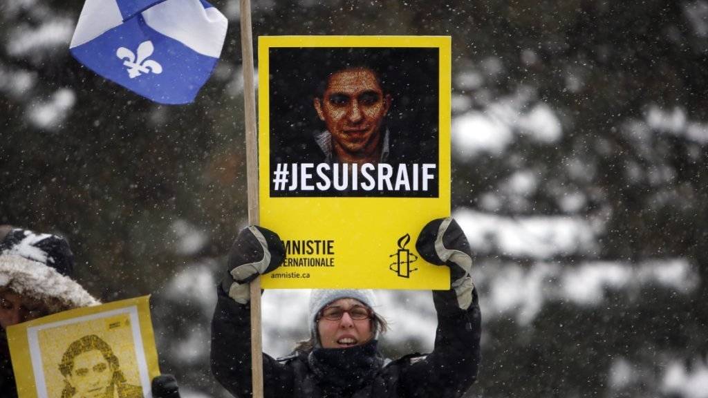 Protest für den saudischen Blogger Badawi in Kanada: Der wegen Gotteslästerung verurteilte Badawi ist laut seiner Ehefrau in einen Hungerstreik getreten. (Archivbild)