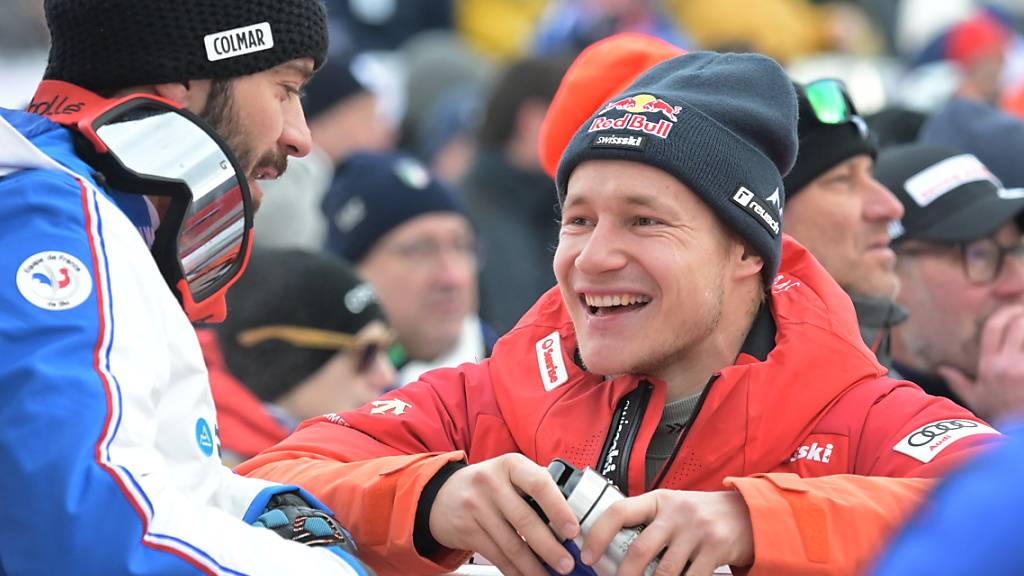 Marco Odermatt unterhält sich mit Cyprien Sarrazin