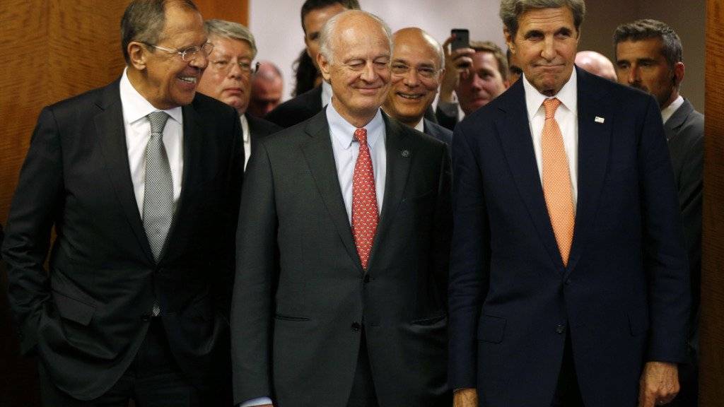 Einigung in Sachen Syrien (von links): Russlands Aussenminister Lawrow, Sondergesandter de Mistura und US-Aussenminister Kerry in Genf.