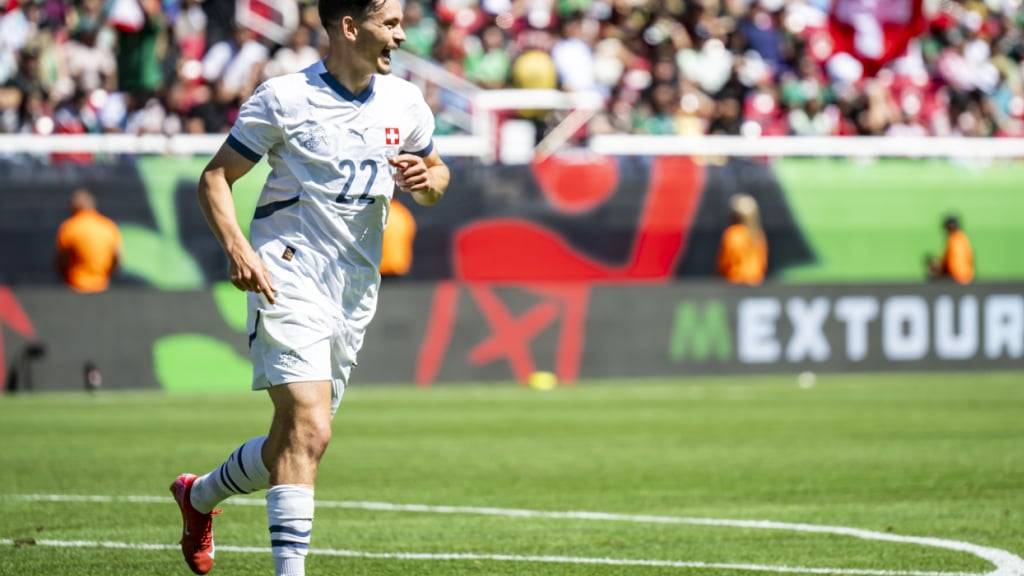 Fabian Rieder trifft für Augsburg im ersten Spiel