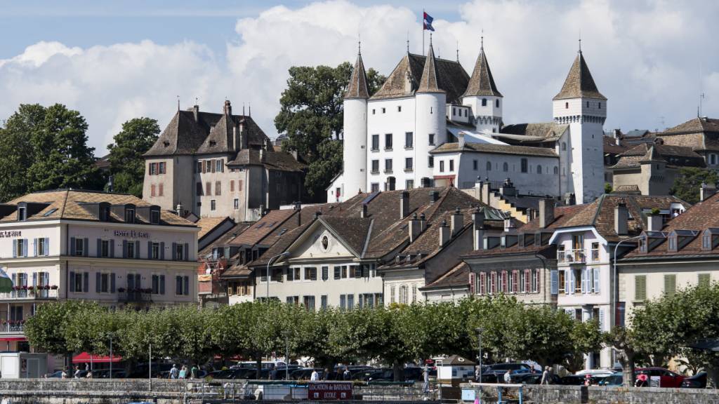 Das Schloss von Nyon oberhalb des Genfersees ist das jüngste Mitglied im Verein Die Schweizer Schlösser. Der Verein mit seinen 32 Mitgliedern freut sich über 1,5 Millionen Besucherinnen und Besucher im vergangenen Jahr. (Archivbild)