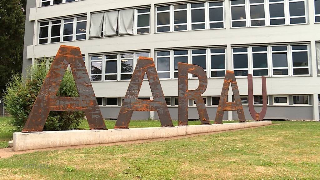 Neuer «AARAU»-Schriftzug aus Metall wird zum Politikum
