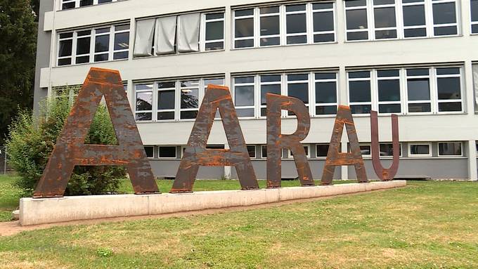 Neuer «AARAU»-Schriftzug aus Metall wird zum Politikum