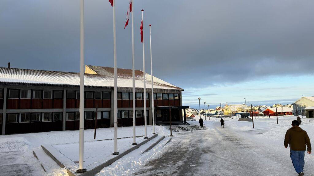 Grönländisches Parlament in Nuuk. Foto: Julia Wäschenbach/dpa