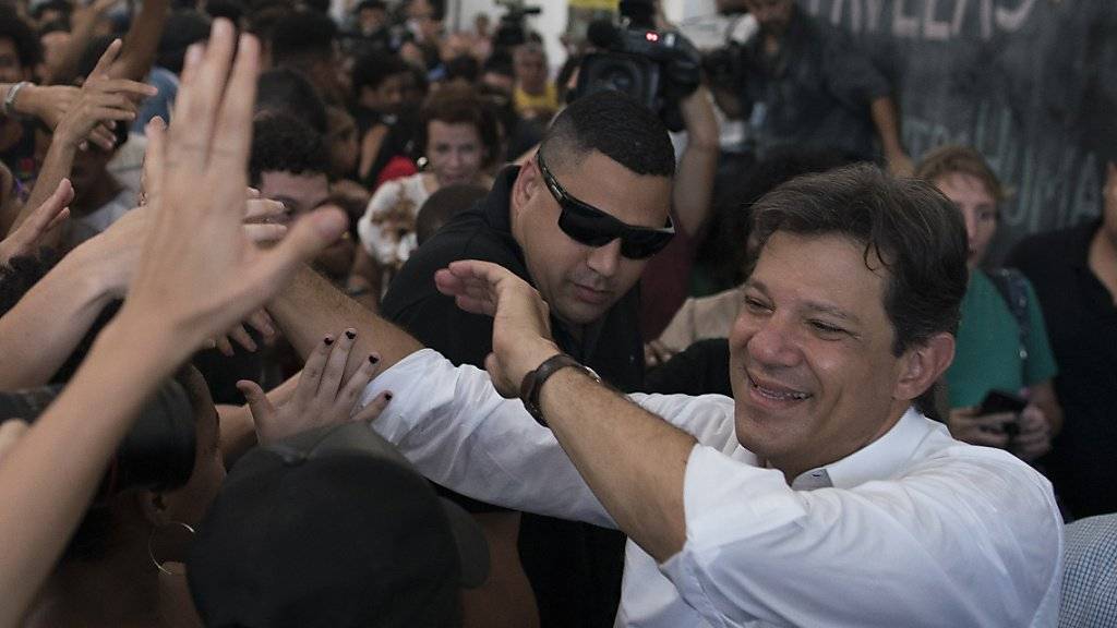 Der in Umfragen abgeschlagene Präsidentschaftskandidat Brasiliens, Fernando Haddad, hat am Dienstag zu einem verbalen Schlagabtausch gegen seinen Konkurrenten ausgeholt.