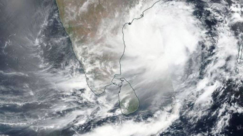 Das Satellitenbild der Nasa zeigt den Zyklon «Fani», der sich der indischen Ostküste nähert. Es wird erwartet, dass er am Freitag mit Windgeschwindigkeiten von bis zu 200 Kilometern pro Stunde nahe der heiligen Stadt Puri auf das indische Festland trifft.