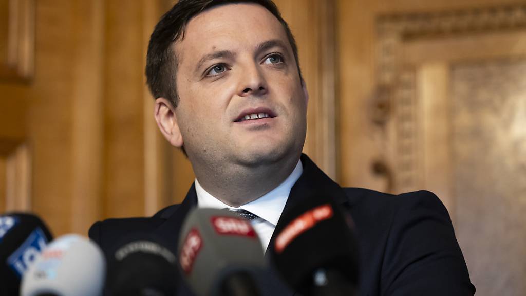 Der Bündner SP-Nationalrat Jon Pult gibt vor den Medien seine Kandidatur für den Bundesrat bekannt.