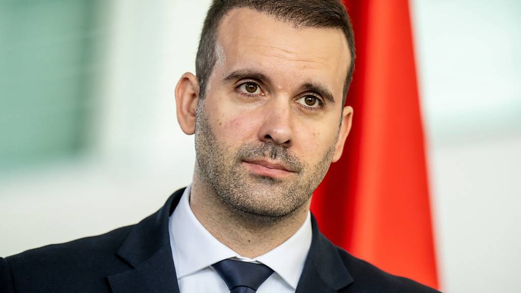 ARCHIV - Milojko Spajic, Ministerpräsident von Montenegro, nimmt an einem Pressestatement im Bundeskanzleramt teil. Foto: Michael Kappeler/dpa