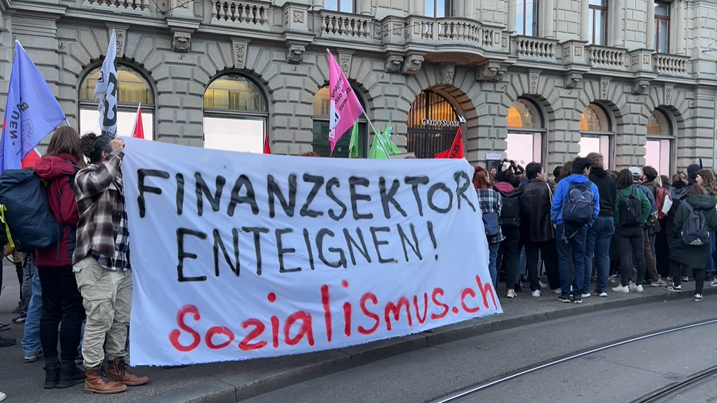 Hunderte protestieren in Zürich gegen «Abzockerei»