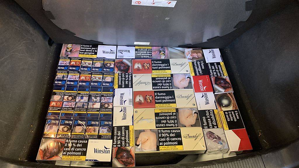5000 Zigaretten in Reserverad-Kasten versteckt