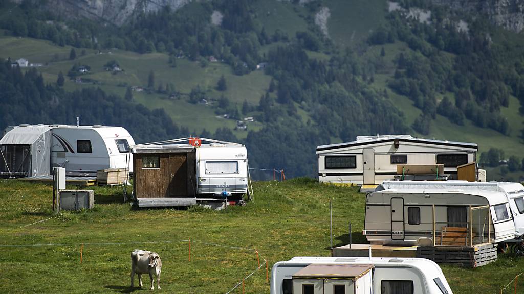 Die Stimmberechtigten von Quarten wollen kein Heidi-Dorf auf den Flumserberg. Sie haben am Sonntag die Umzonung des betroffenen Gebiets abgelehnt. Heute steht ein Campingplatz auf den Gebiet, wo das Alperlebnis geplant war. (Archivbild)