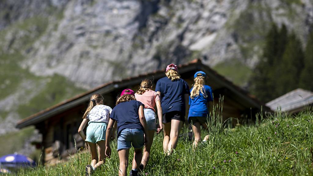 Die finanzielle Situation drückt zunehmend auf die Familien. An Kindersegen ist da kaum mehr zu denken, wie eine Umfrage von Pax und Pro Familia zeigt. (Archivbild)