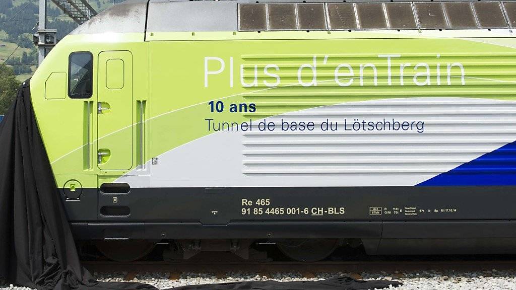 Mit einer neuen Lokomotive feiert die BLS das 10-Jahr-Jubiläum des Lötschberg-Basistunnels.