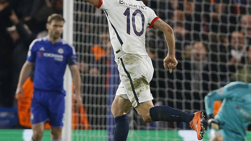 Zlatan Ibrahimovic hat zur 2:1-Führung getroffen - die Chelsea-Spieler sind konsterniert