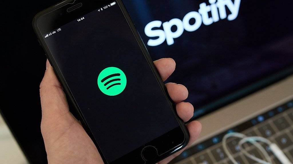 Musik per App: Apple wehrt sich gegen den Vorwurf von Spotify,  man verlange überhöhte Provisionen bei Abo-Abschlüssen des Streamingdienstes innerhalb der iPhone-App. (Symbolbild)