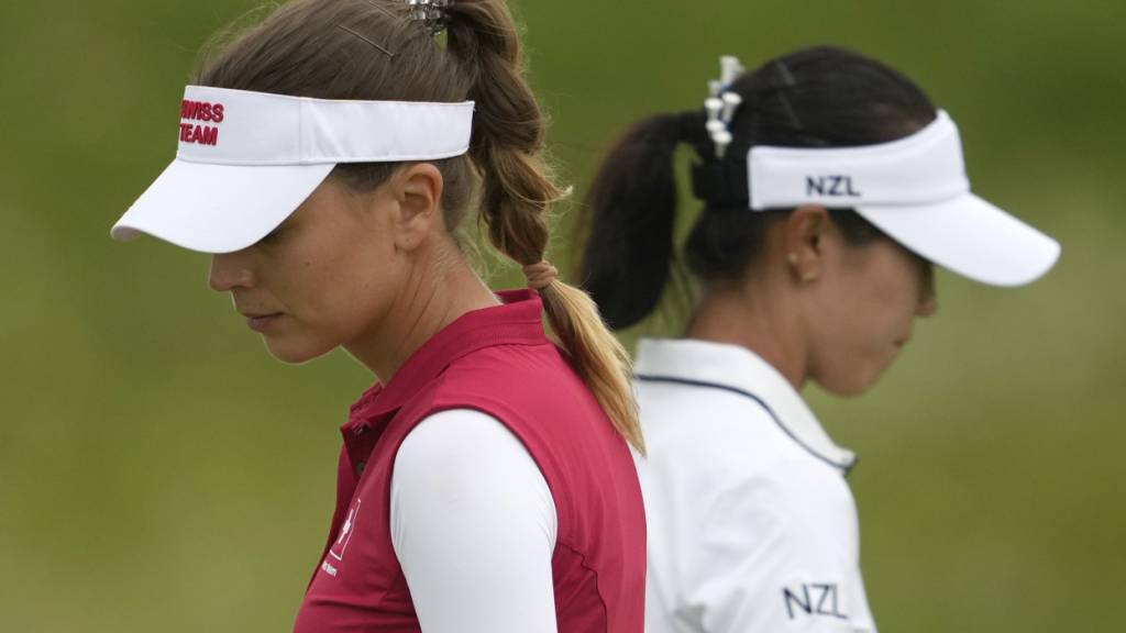 Morgane Métraux (links) und Lydia Ko (rechts) führen die Rangliste an und gehen auch am Samstag zusammen auf die Schlussrunde