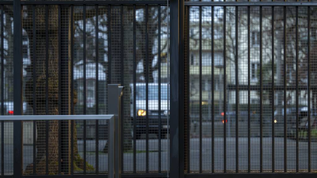 Das Strafgericht Basel-Stadt hat gegen einen 33-jährigen Schweizer die Verwahrung verhängt. Der Mann hatte im August 2024 eine 75-jährige Frau mit einem Messer getötet. (Archivbild)