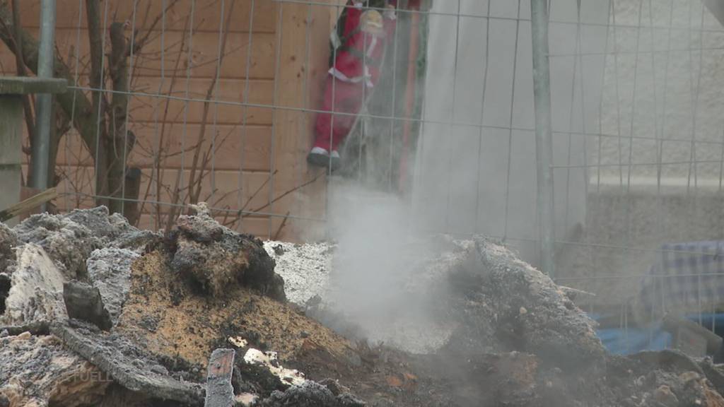 Lebenswerk zerstört: Grossbrand in Zimmerei in Pieterlen