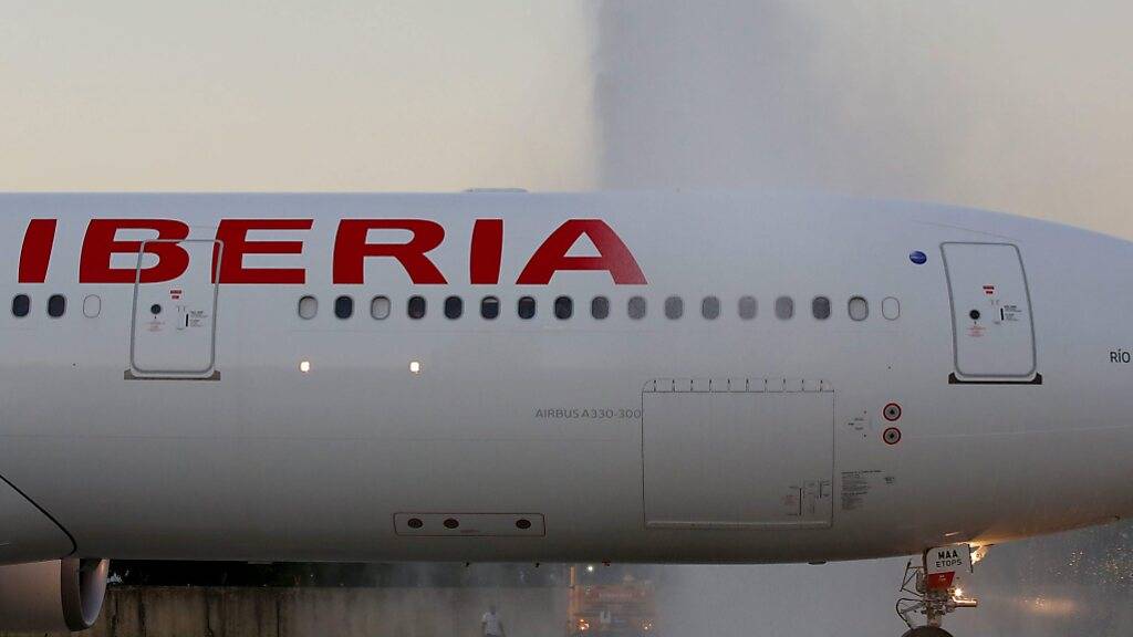 In Spanien droht über die Feiertage ein Streik im Flugverkehr. Die Gewerkschaften UGT und CCOO riefen das Bodenpersonal der Fluglinie Iberia über Neujahr und das in Spanien besonders wichtige Dreikönigsfest am 6. Januar an insgesamt acht Tagen zum Ausstand auf. (Archivbild)