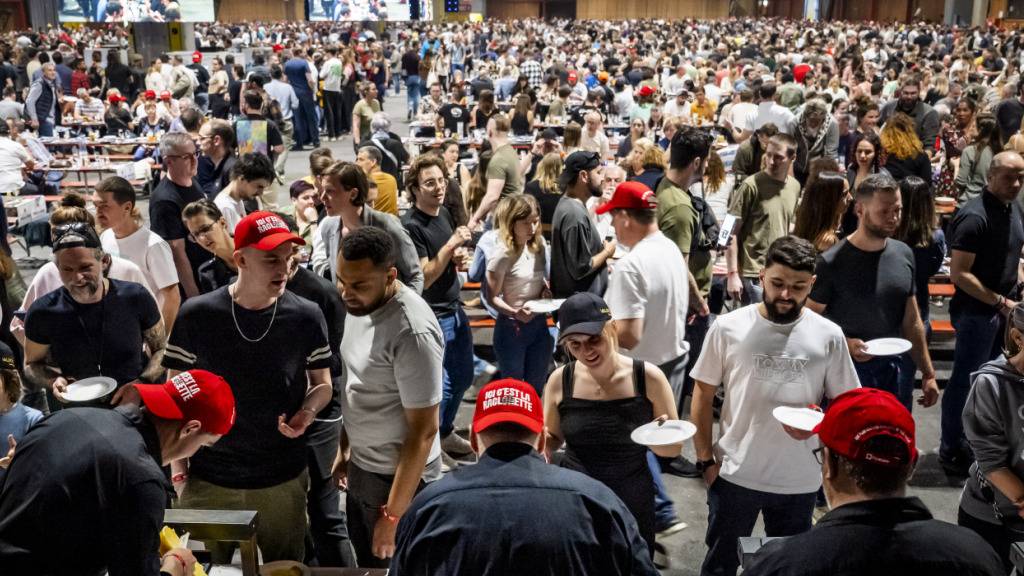 Wie schon im letzten Jahr war das Cerm in Martigny an diesem Raclette-Abend bis auf den letzten Platz besetzt (Archivfoto).