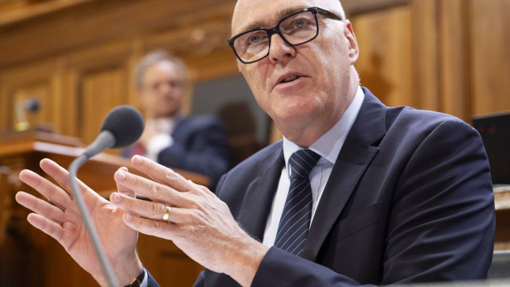 Verteidigungsminister Martin Pfister erhielt vom Ständerat Rückendeckung bei den gesetzten Prioritäten für die Aufrüstung der Schweizer Armee.