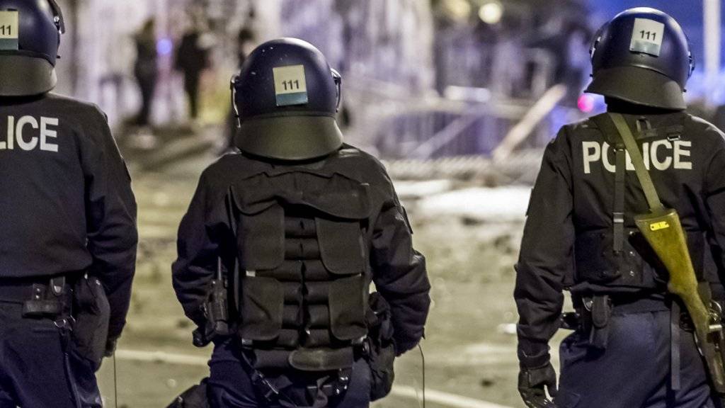 Ausschreitungen und Angriff auf Polizisten bei Berner Reitschule – 11 Verletzte