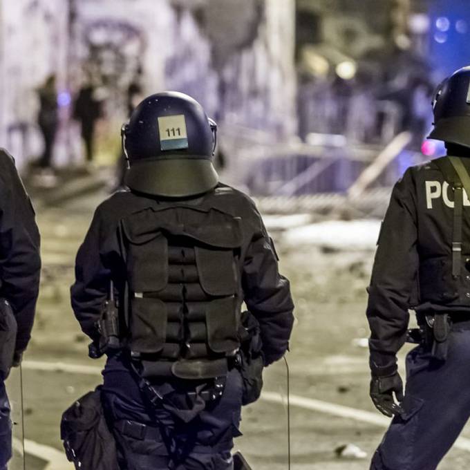 Ausschreitungen und Angriff auf Polizisten bei Berner Reitschule – 11 Verletzte