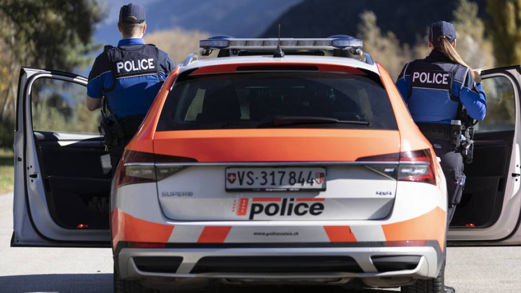 Nach Angaben der Walliser Kantonspolizei ereignete sich der Mord an der 41-jährigen Mutter in der Nacht auf Montag. (Symbolbild)