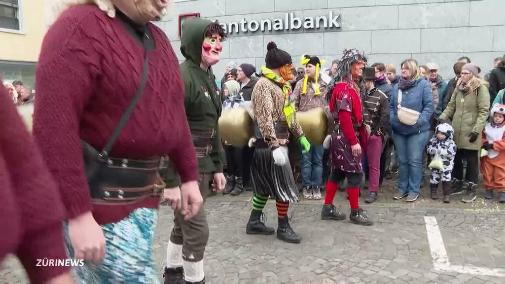 Sühudi-Umzug in Einsiedeln: Wildes Treiben am Güdelmontag