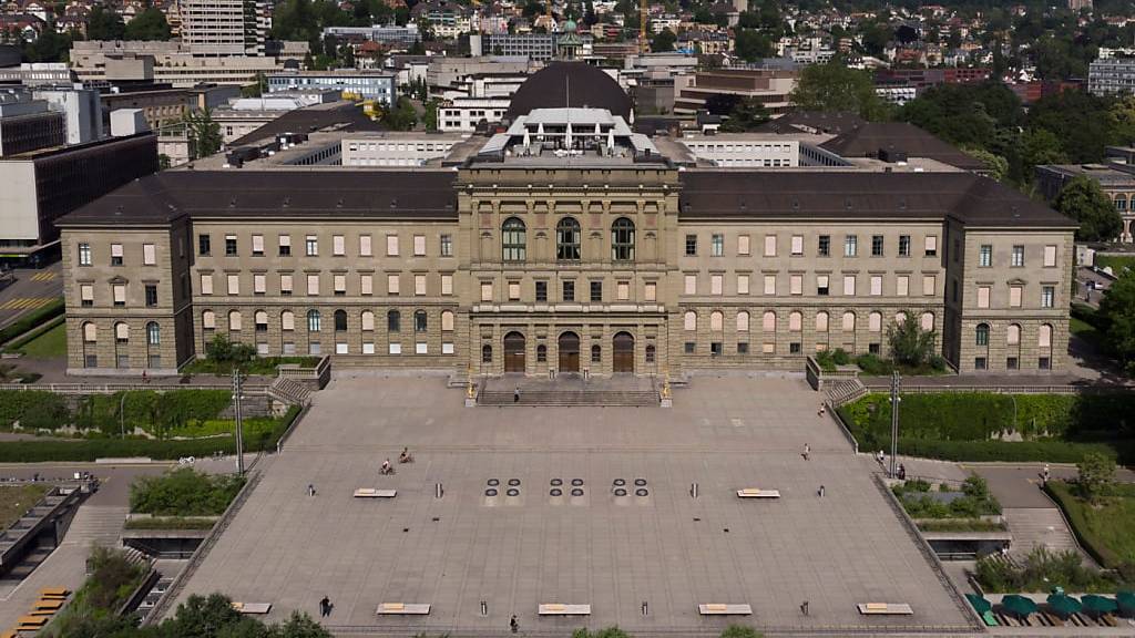 Ausländische Studierende sollten für den Nationalrat an dieser Hochschule bald mehr bezahlen: ETH Zürich mit Polyterrasse. (Archivbild)