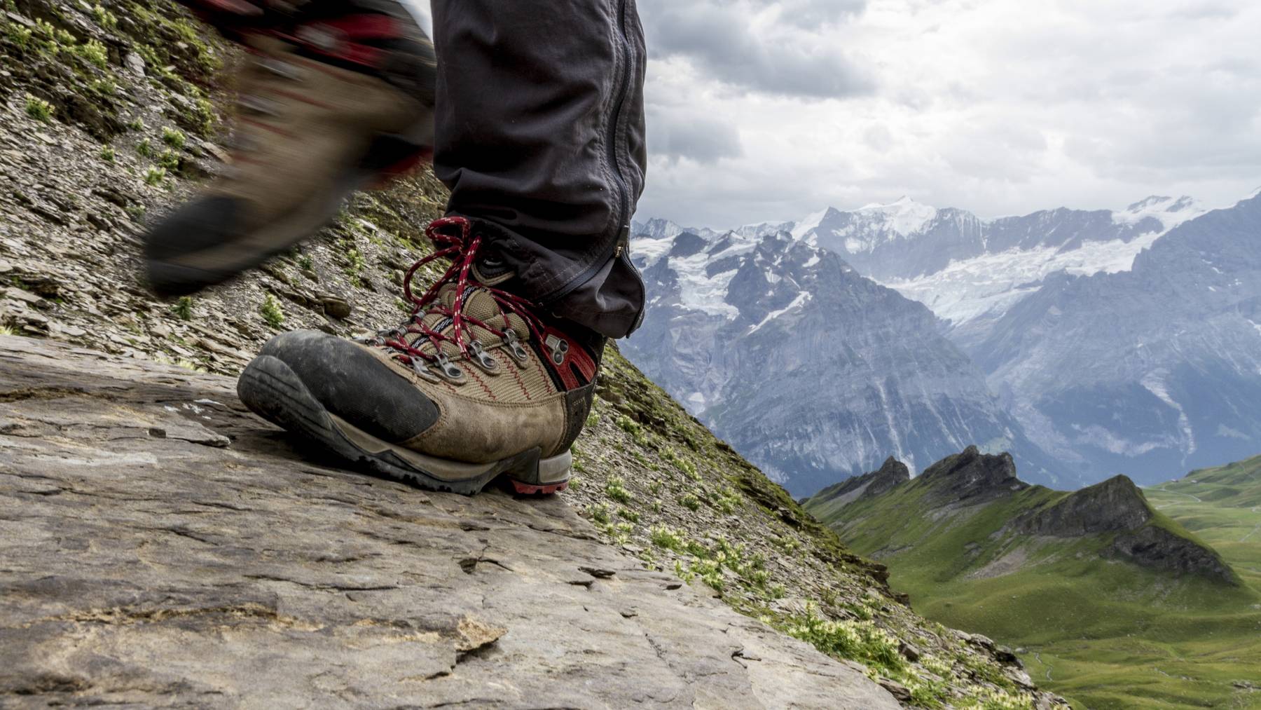 Wandern Wanderschuhe Ausrutschen Berg Unfall Natur Hobby GettyImages-523558260