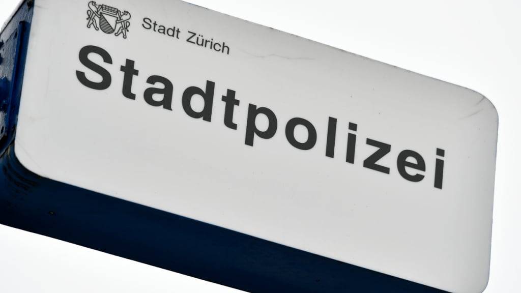 Die Stadtpolizei Zürich sucht nach zwei flüchtigen Personen auf einem Motorrad. (Archivbild)