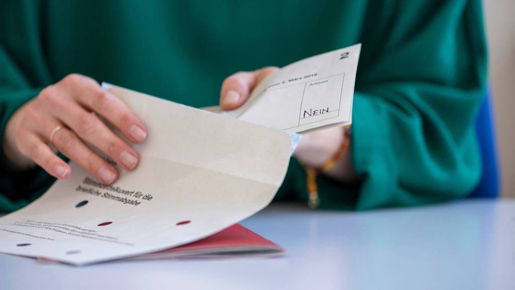 Die Verschiebung der Abstimmung vom 17. Mai hat am 27. September zu einer regelrechten Papierschlacht geführt. (Symbolbild)