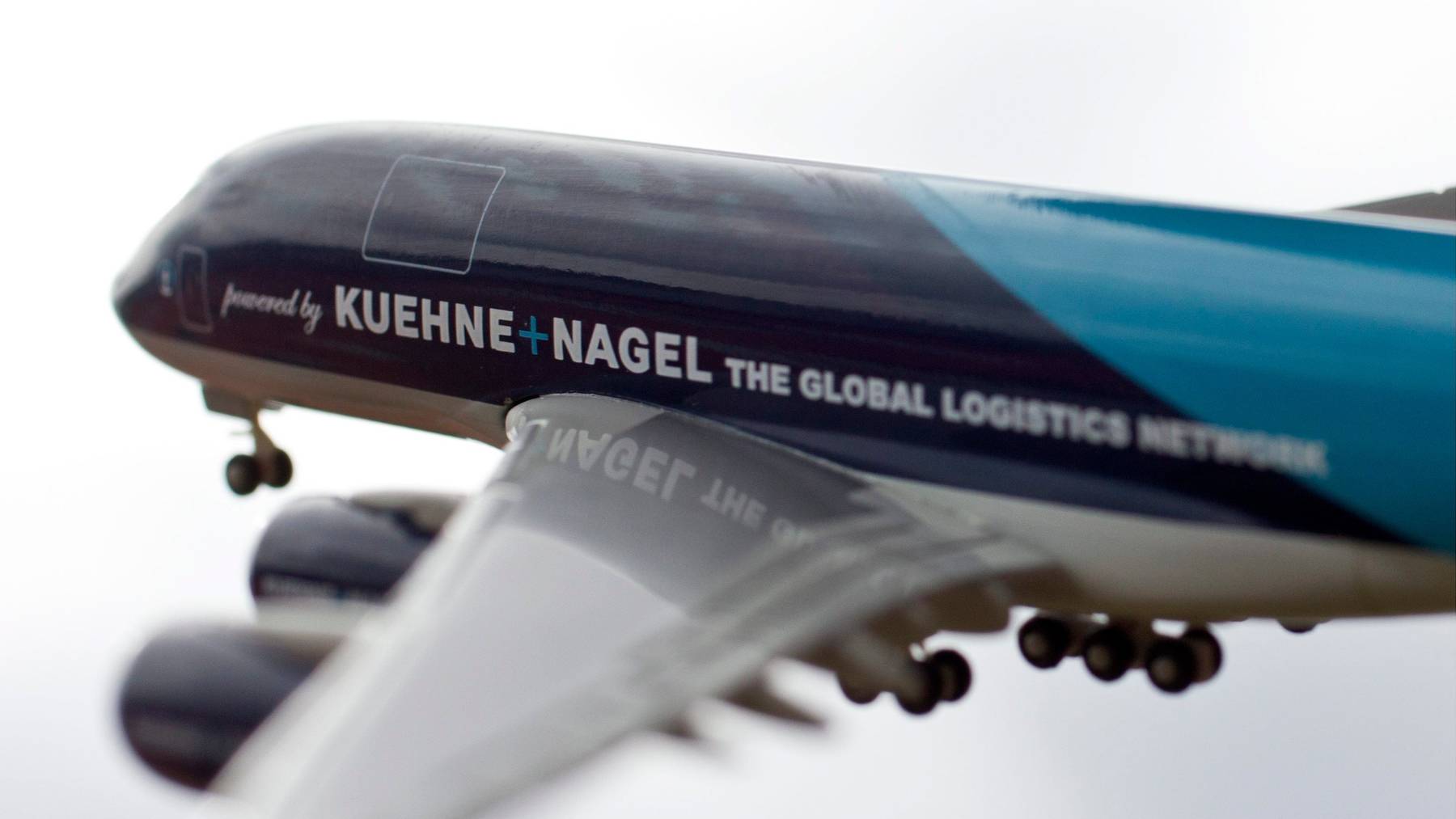 Das Logistikunternehmen Kühne+Nagel präsentiert trotz Coronakrise solide Quartalszahlen. (Symbolbild)